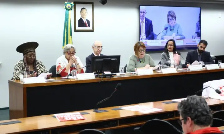 Ativistas criticam deportações em massa dos EUA e pedem medidas de acolhimento de migrantes no Brasil