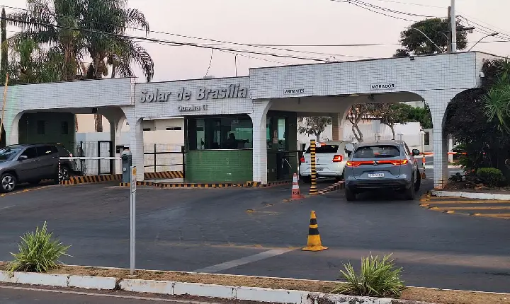Bolsonaro pede autorização para receber Mileii na prisão domiciliar