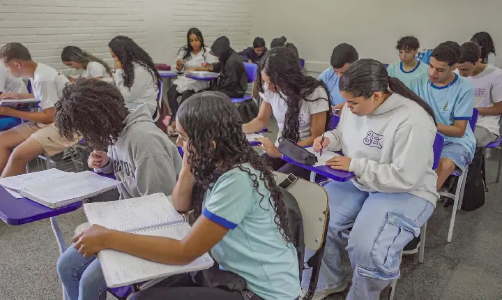 Brasil melhora desempenho escolar no longo prazo, mas patamar é baixo