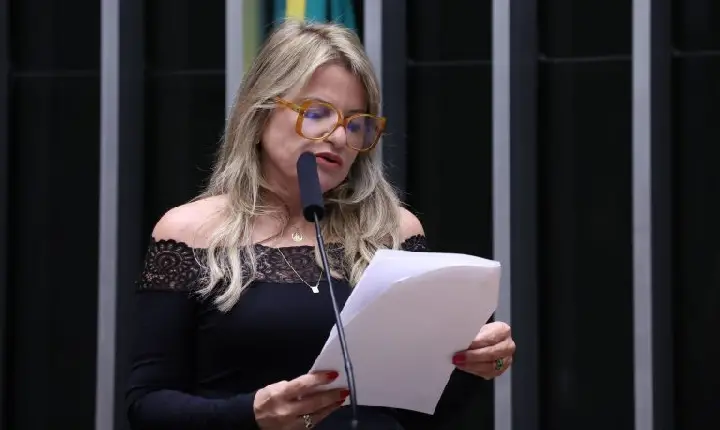 Câmara aprova consultas no SUS para orientação sobre saúde reprodutiva de meninas e meninos