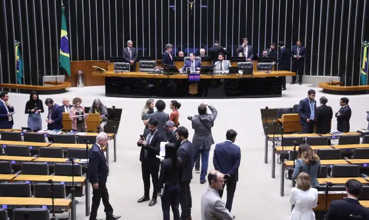Câmara aprova MP que amplia programa para diminuir fila do INSS