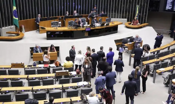 Câmara aprova mudança em cargos na Justiça do Trabalho de Goiás