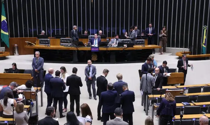 Câmara pode decidir nesta quinta sobre MP que zera taxa para compras de até 50 dólares
