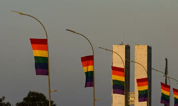 Candidaturas LGBT+ têm recorde em 2026 e se espalham por mais partidos