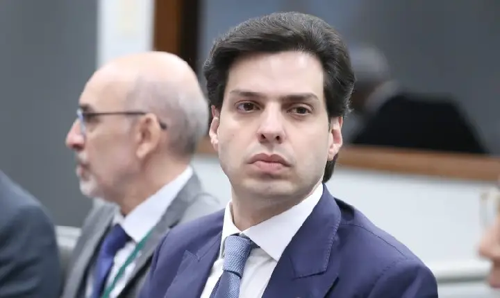 Comissão aprova projeto que define regras para abastecimento de aeronaves em solo