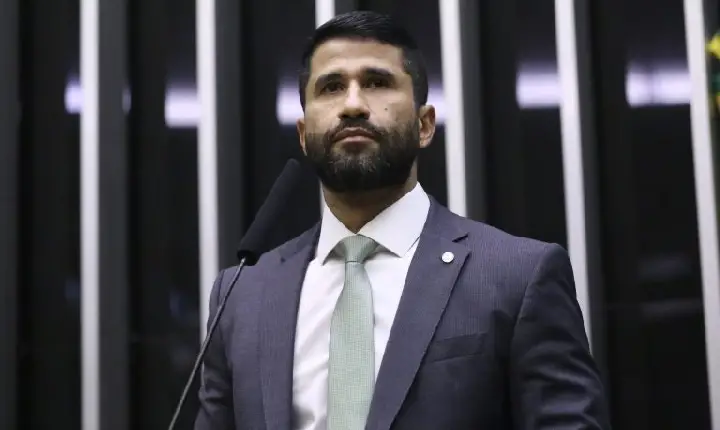 Comissão aprova proposta que reconhece certificação de bombeiro mergulhador