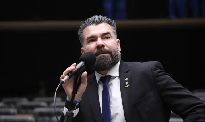 Comissão da Câmara aprova punição para presos que posarem para fotos dentro de presídios