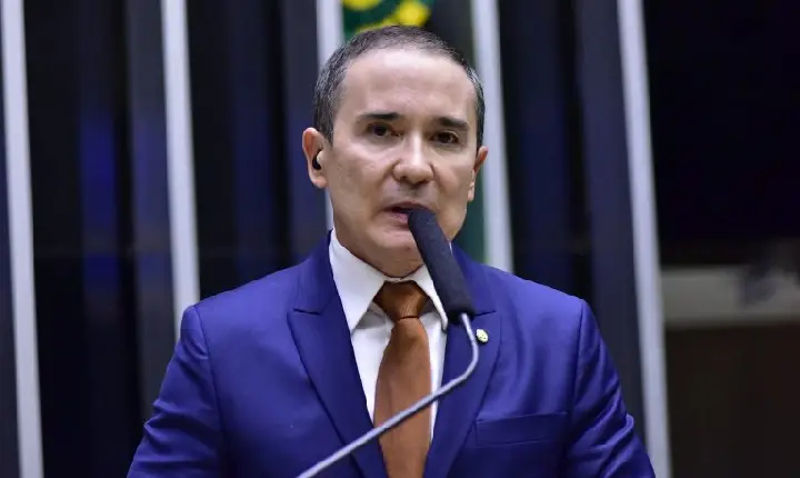 Comissão de Educação aprova proposta que prioriza recursos para escolas inclusivas