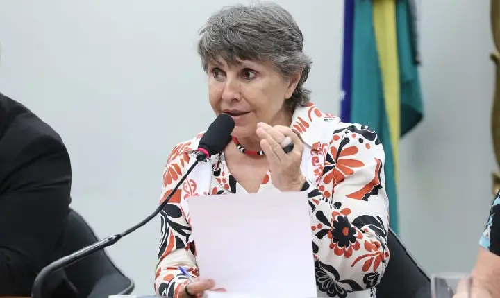 Comissão debate impactos sobre trabalhadores demitidos da Oi e da Serede