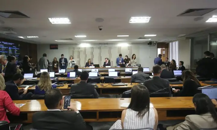 Comissão mista aprova fim da 