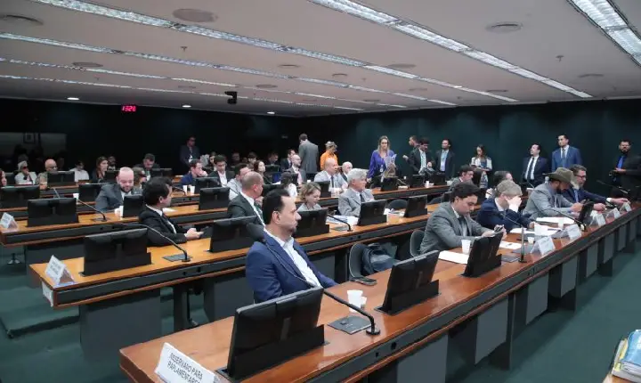 Conselho de Ética analisa processos contra deputados nesta terça-feira