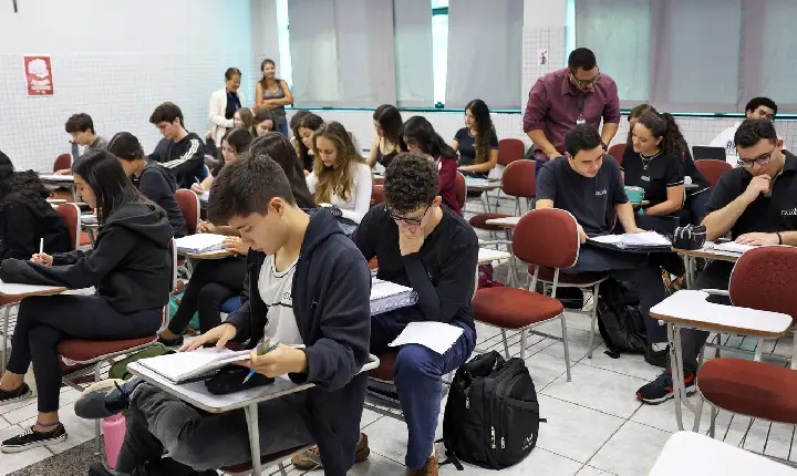 Educação financeira pode ser incluída no currículo escolar