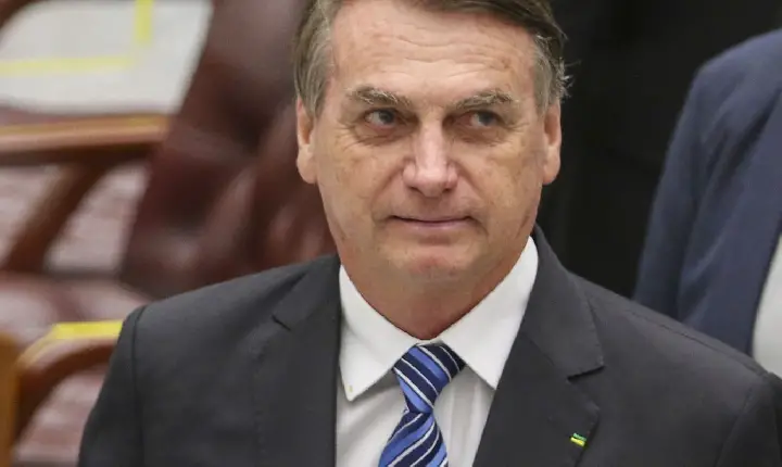 Exército entrega armas de Bolsonaro à PF e informa falta de duas