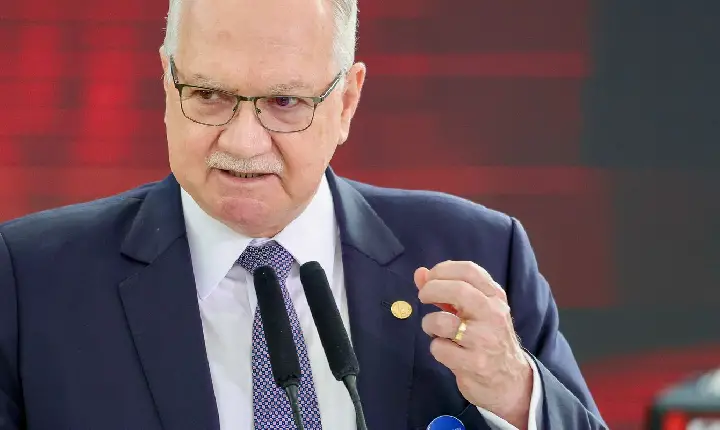 Fachin repudia fala de Milei contra Moraes e reafirma autonomia do STF