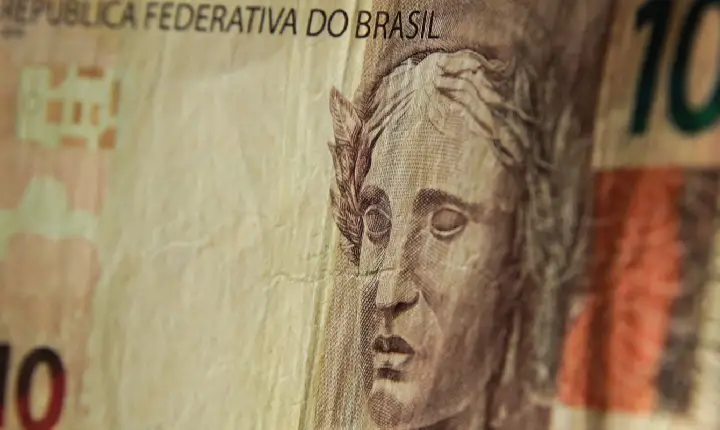 Governo de SP aplica multa recorde de R$ 1 bilhão contra Fast Shop