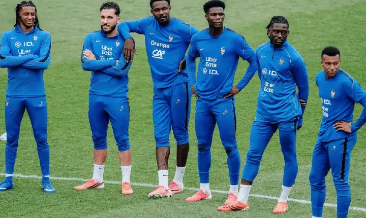 Jogadores da Espanha repudiam racismo de ex-ministro contra a França