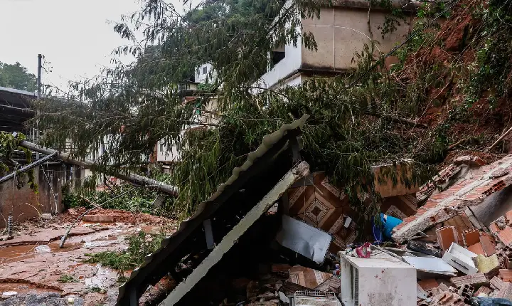 Lula assina MPs de apoio às vítimas das enchentes em Minas Gerais