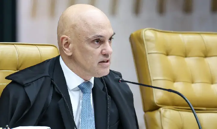 Moraes suspende visitas de Flávio a Bolsonaro na prisão domiciliar