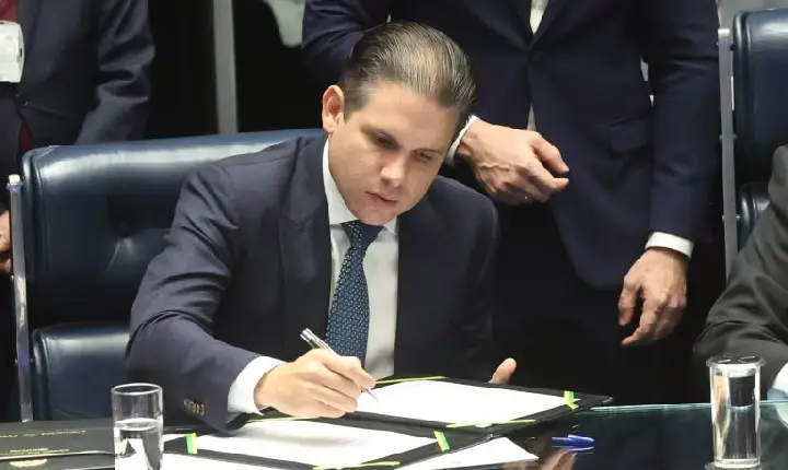Motta determina adoção imediata da nova escala de trabalho na Câmara dos Deputados