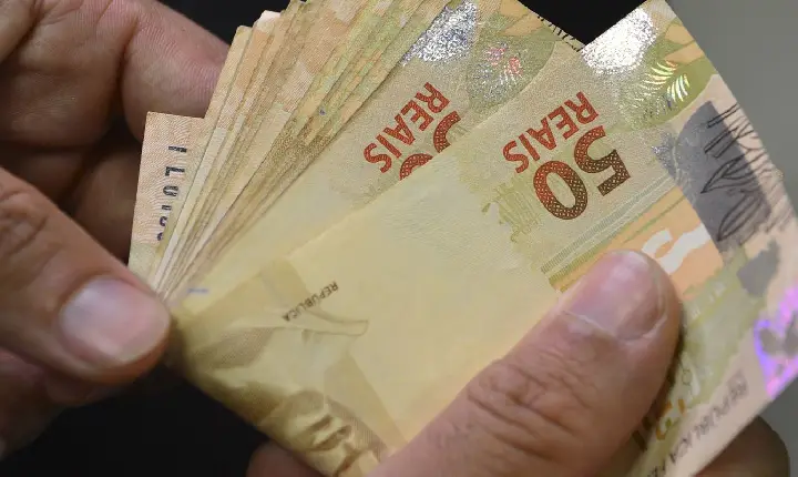Número de superendividados no Brasil cresceu 75% em cinco anos, diz BC