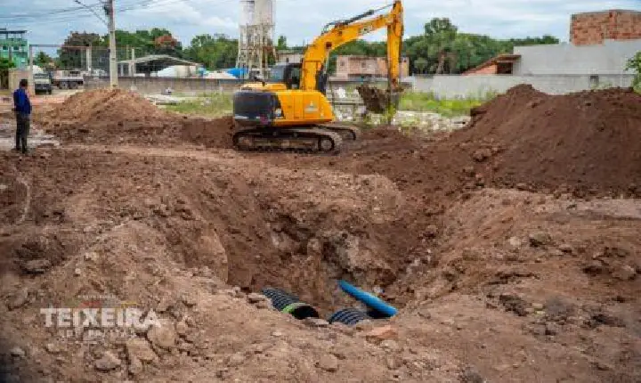 Obras de drenagem avançam no bairro Estância Biquine em Teixeira de Freitas