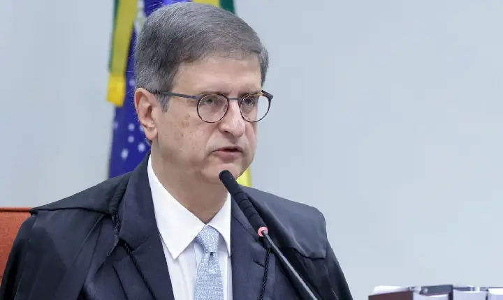 PGR pede anulação de investigação sobre conversas de Moraes e Vorcaro