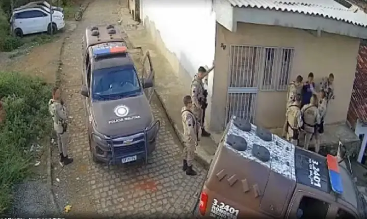 PM investiga abordagem após vídeo mostrar policial atirando contra câmera de segurança em Ipiaú