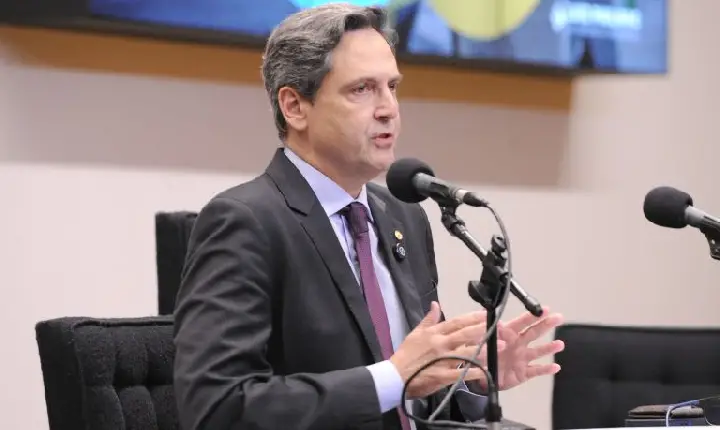 Projeto cria regras para fiscalizar pessoas expostas politicamente