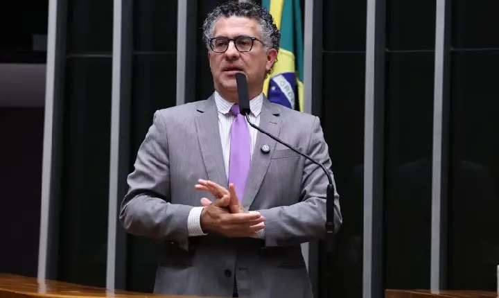 Projeto garante remarcação e desistência de passagens sem multa