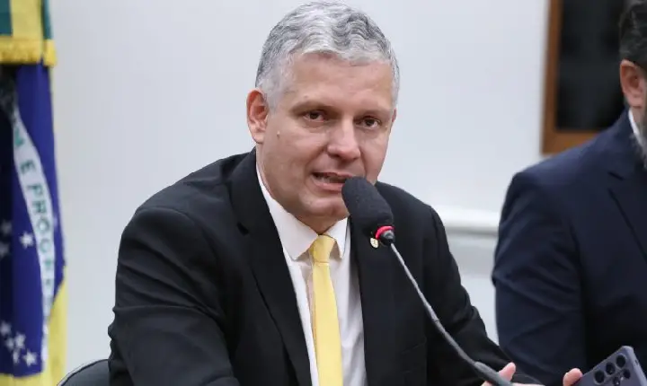 Projeto prevê isenção de Imposto de Renda para aposentados com sequelas neurológicas permanentes