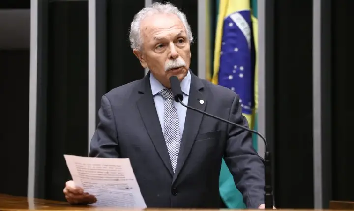 Projeto prevê substituição gradual de plásticos descartáveis no setor público e em escolas