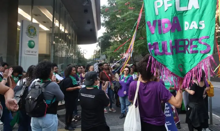 Projeto torna crime incentivar o suicídio em casos de violência doméstica