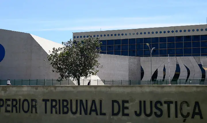 STJ condena ministro Marco Buzzi a perda de cargo por crimes sexuais 