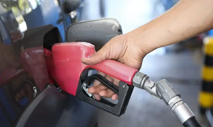 Subsídio de R$ 2,12 ao diesel deve ser mantido por 30 dias