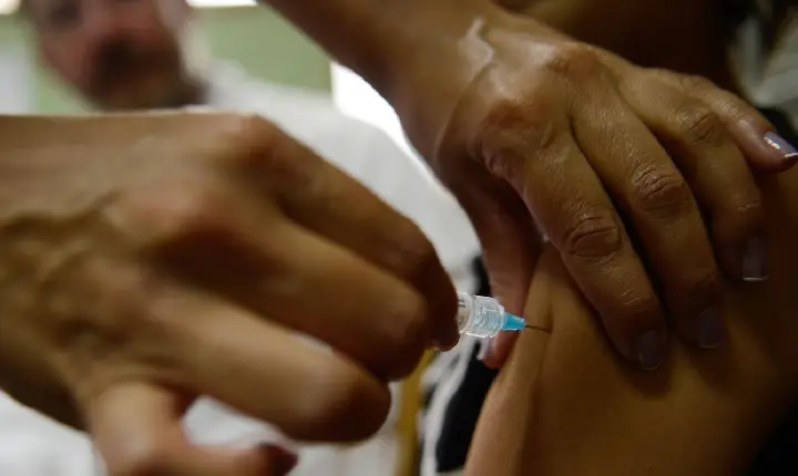 Vacinação de adolescentes de 15 a 19 anos contra o HPV é prorrogada