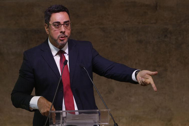 CNJ abre processo disciplinar e afasta juiz Marcelo Bretas do cargo