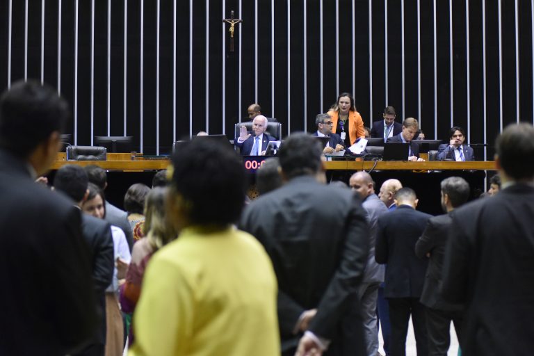 Câmara aprova projeto que destina cargos ao Ministério Público Militar