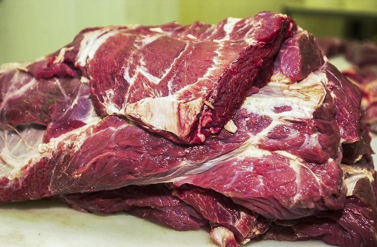 China suspende embargo à carne bovina brasileira 