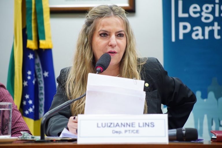 Comissão de Direitos Humanos inicia votações com discussão acalorada