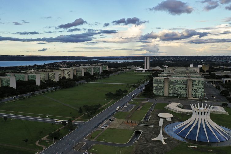 Governo propõe 9% de reajuste salarial para servidores, diz categoria 