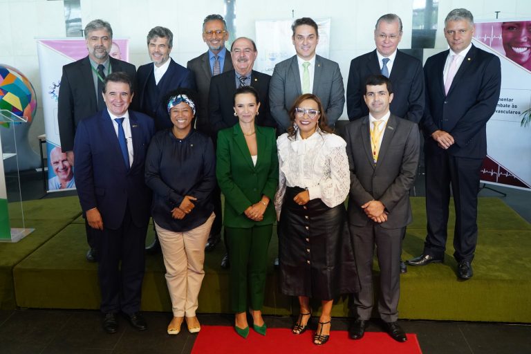 Lançadas frentes parlamentares católica, de combate ao câncer e às doenças cardiovasculares, e em prol da saúde