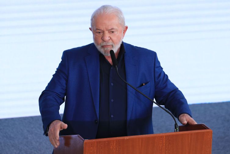Lula conversa com Zelensky sobre guerra na Ucrânia