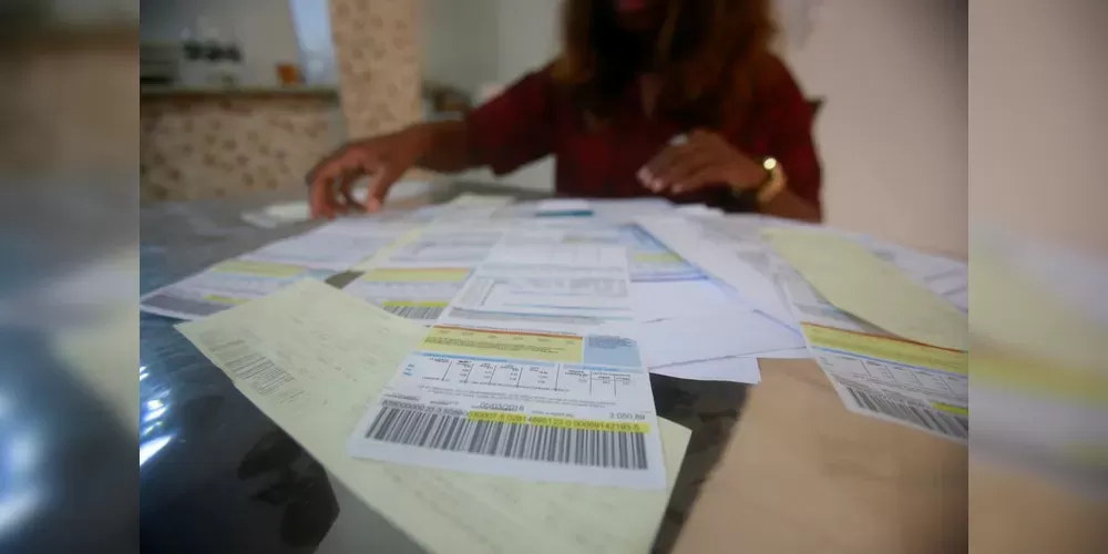 Mais de um milhão de baianos podem ter até 65% de desconto na conta de energia; entenda