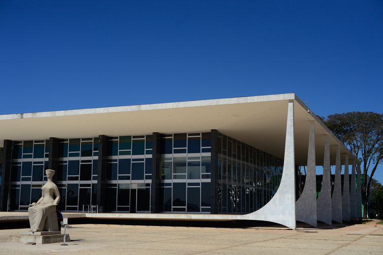 Ministros do STF e governo defendem redes reguladas; empresas rebatem