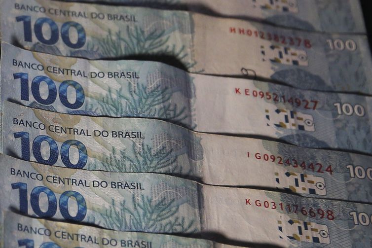 Pesquisa da CNC revela que 30% das mulheres estão inadimplentes