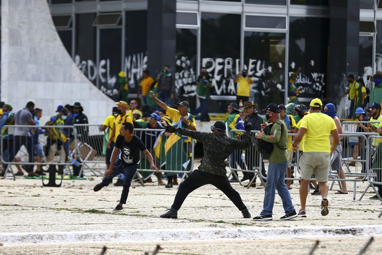 PGR denuncia mais 100 pessoas por atos golpistas em 8 de janeiro