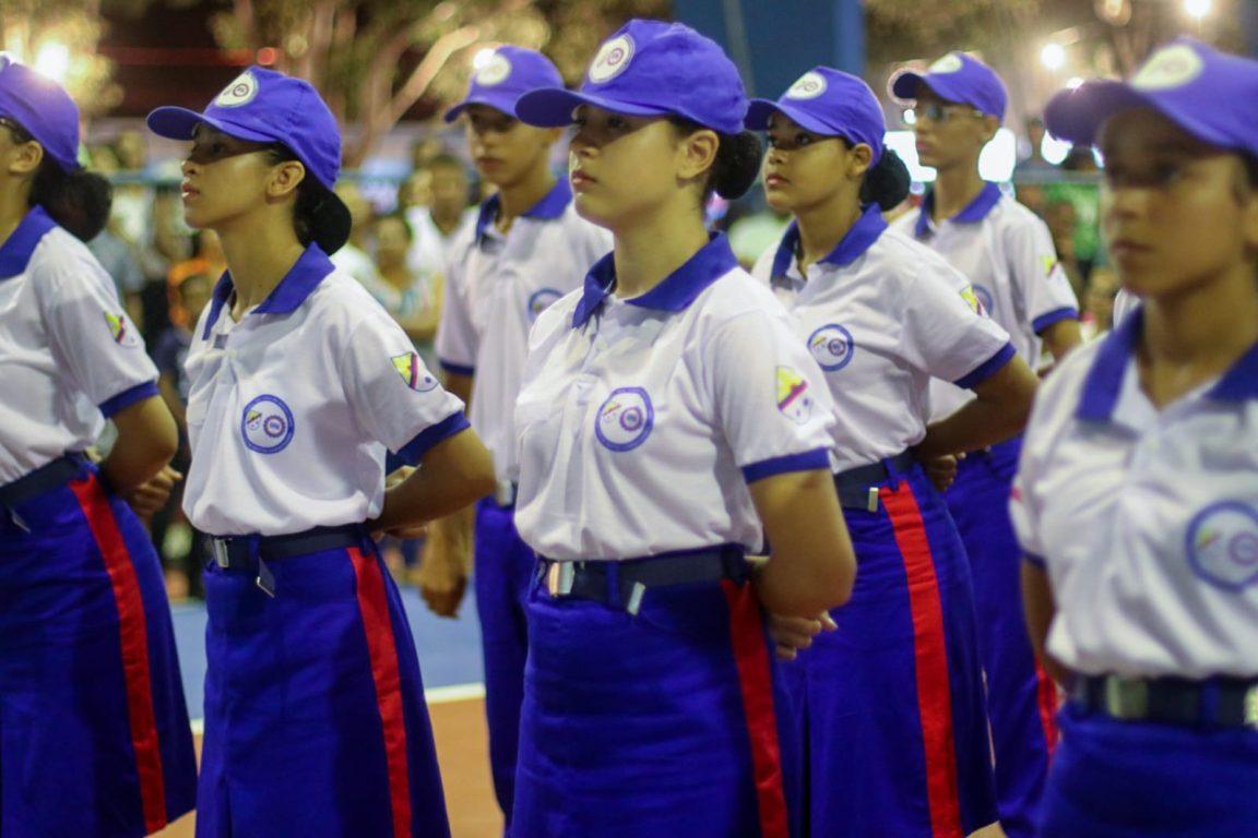 Prefeitura adquire uniformes escolares para estudantes da Escola Municipal Clélia das Graças Figueiredo Pinto