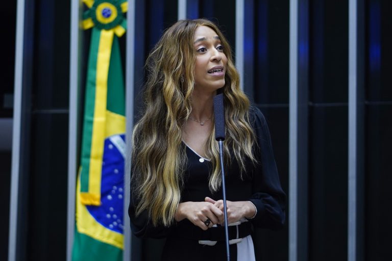 Projeto cria licença remunerada para trabalhadoras vítimas de violência doméstica