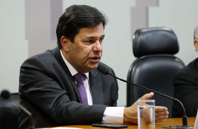 Proposta determina que caberá ao Congresso autorizar operações de bancos públicos no exterior