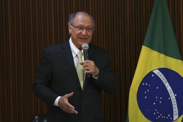  Reforma tributária elevará arrecadação de municípios, diz Alckmin